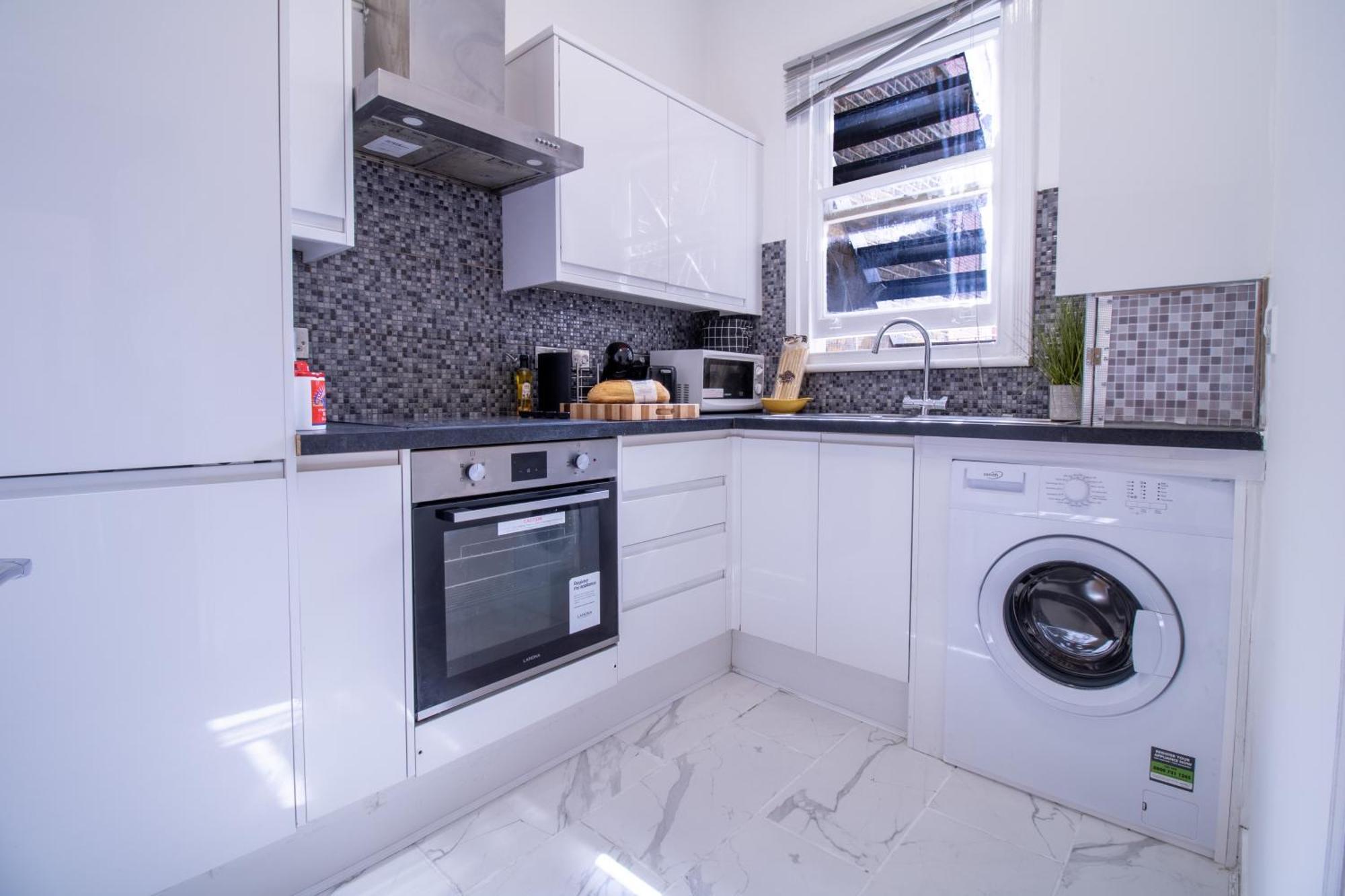 Luxurious Apartments On Oxford Street Лондон Экстерьер фото