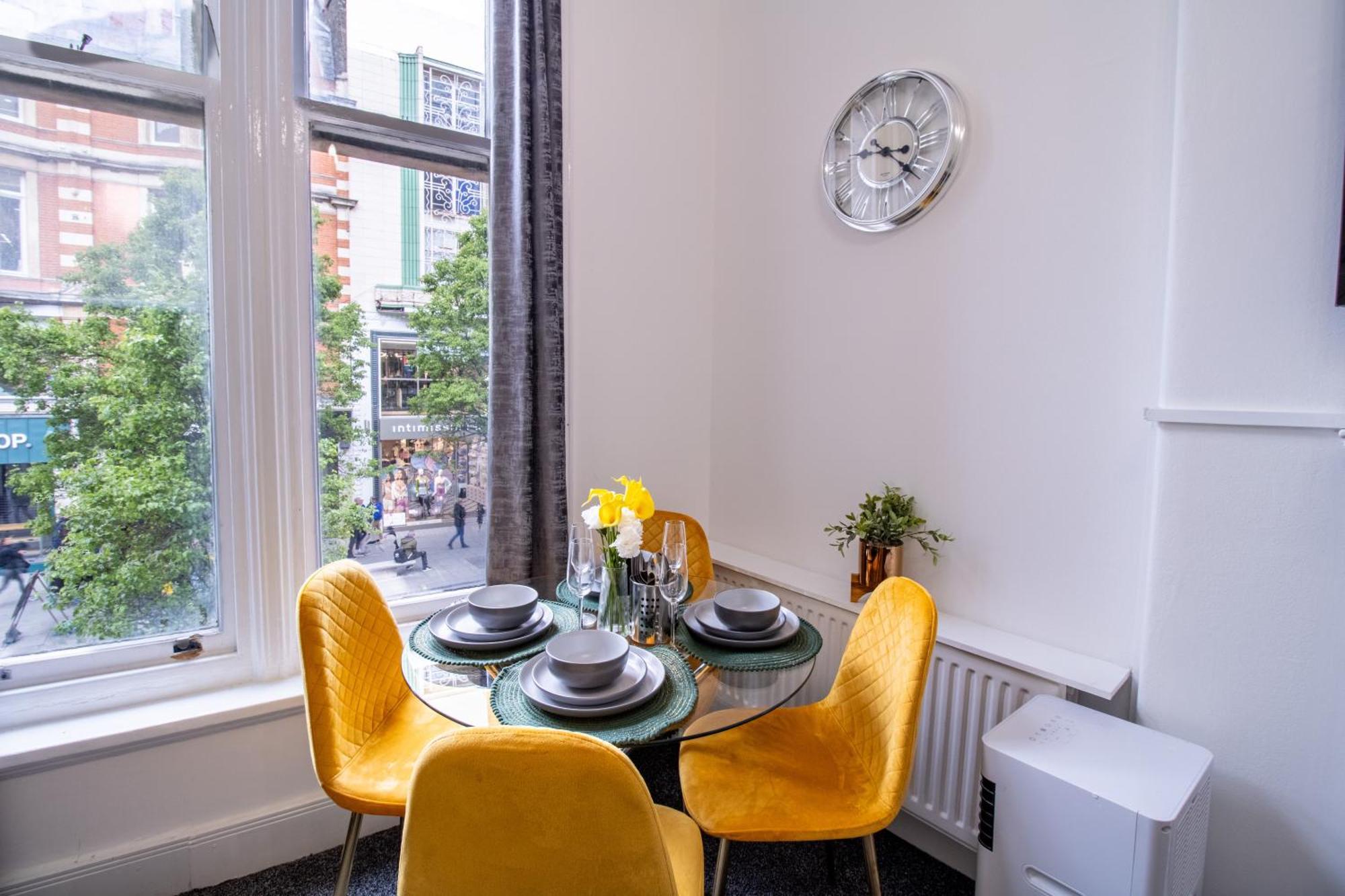 Luxurious Apartments On Oxford Street Лондон Экстерьер фото