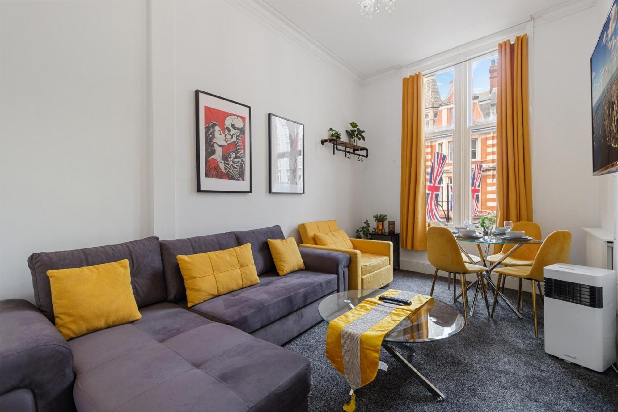 Luxurious Apartments On Oxford Street Лондон Экстерьер фото