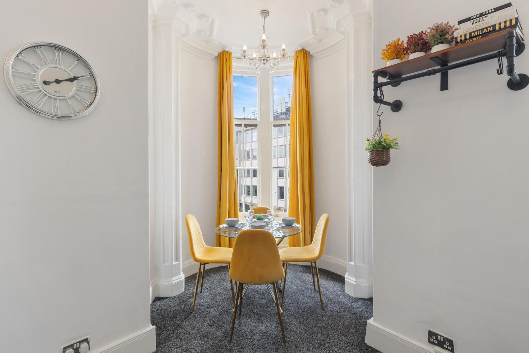 Luxurious Apartments On Oxford Street Лондон Экстерьер фото
