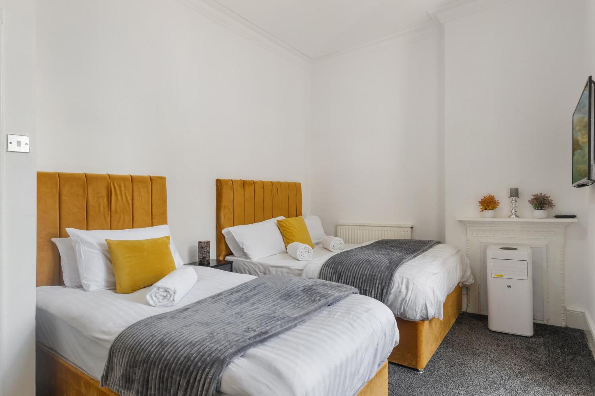 Luxurious Apartments On Oxford Street Лондон Экстерьер фото