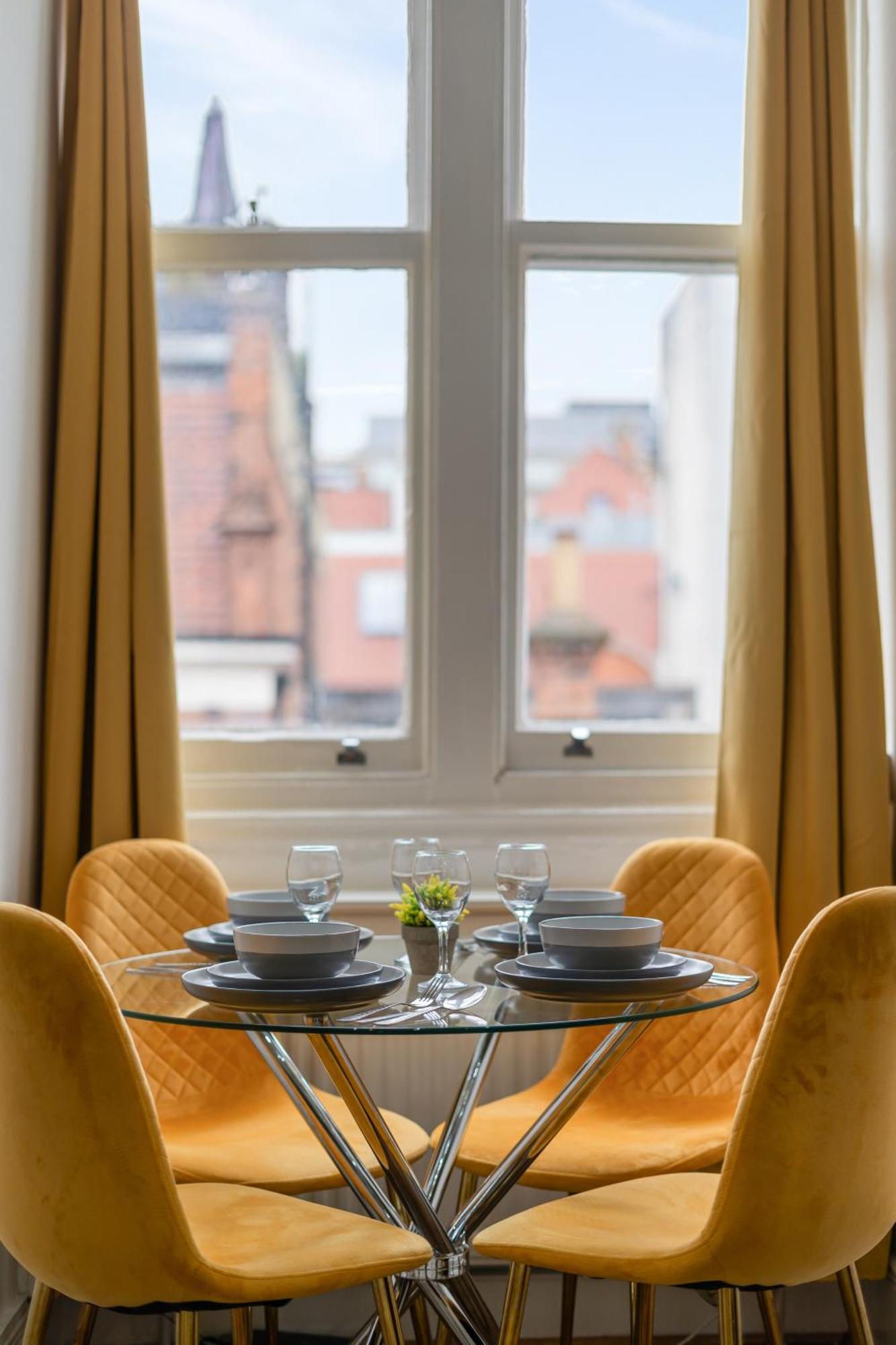 Luxurious Apartments On Oxford Street Лондон Экстерьер фото