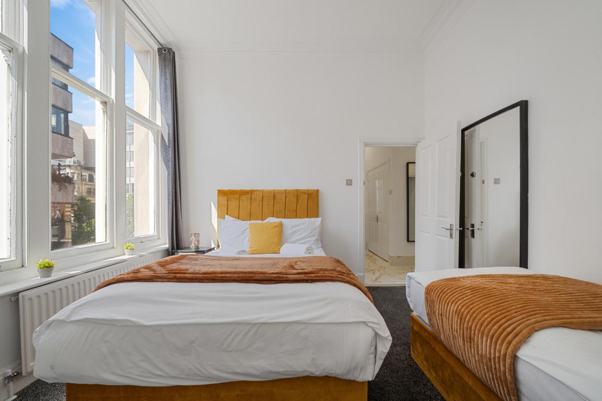 Luxurious Apartments On Oxford Street Лондон Экстерьер фото