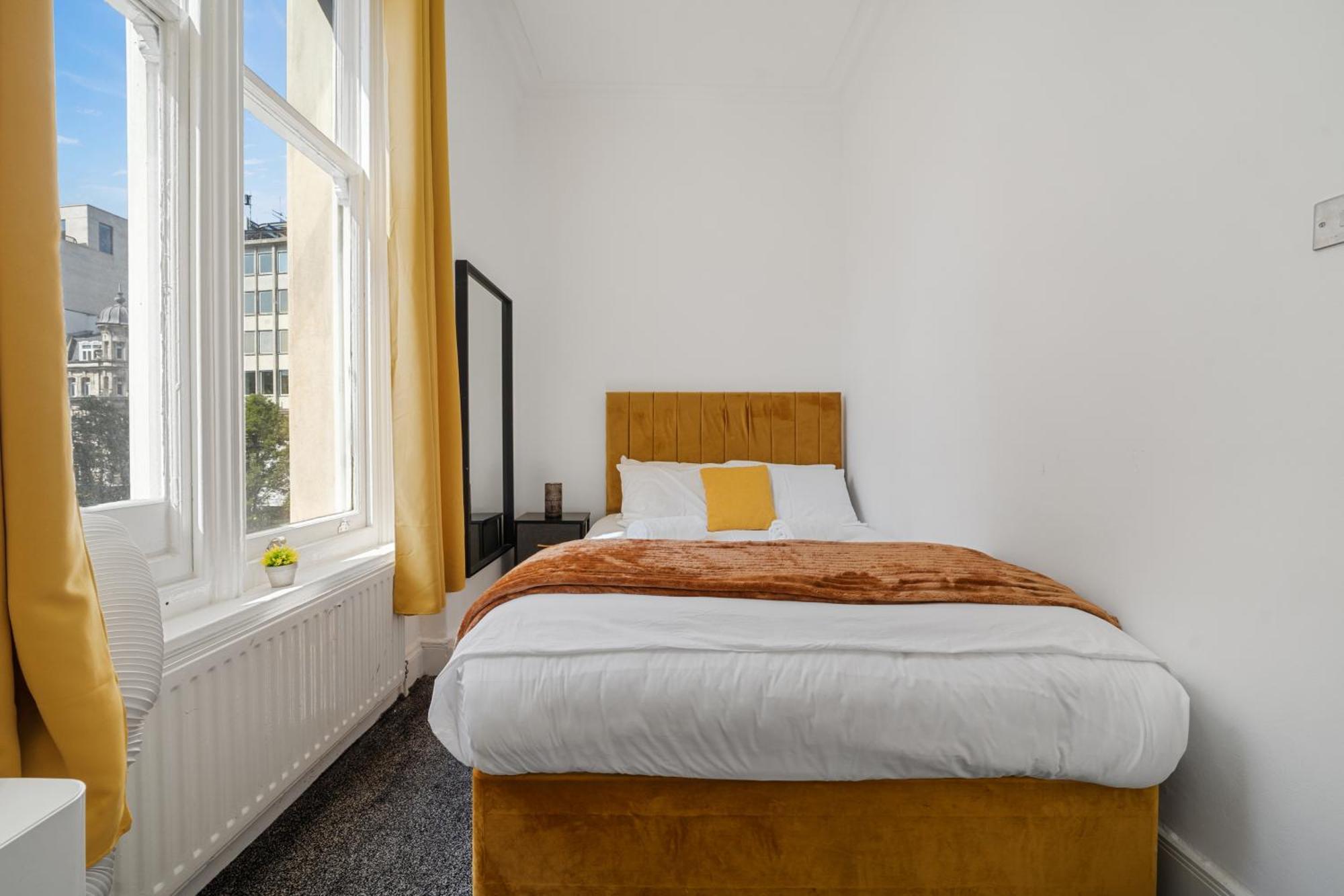 Luxurious Apartments On Oxford Street Лондон Экстерьер фото