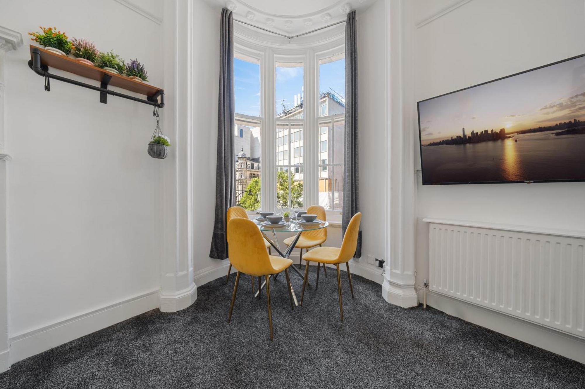 Luxurious Apartments On Oxford Street Лондон Экстерьер фото