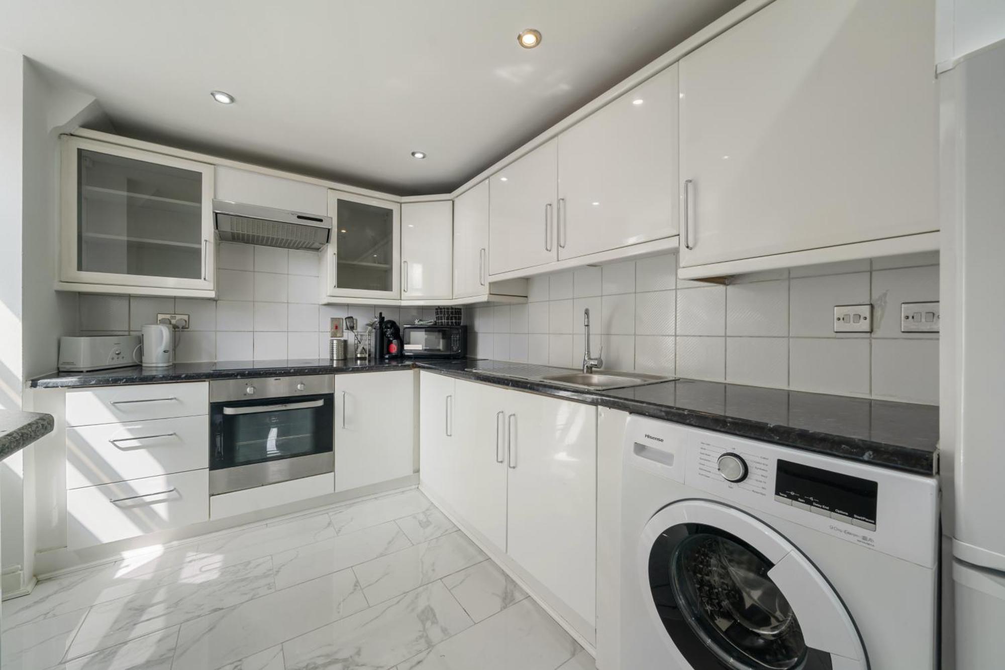 Luxurious Apartments On Oxford Street Лондон Экстерьер фото